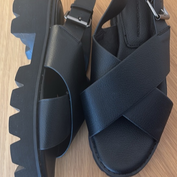 SOLD - FRENCH CONNECTION Rowan Sandal - Size 6 - Picture 4 of 5